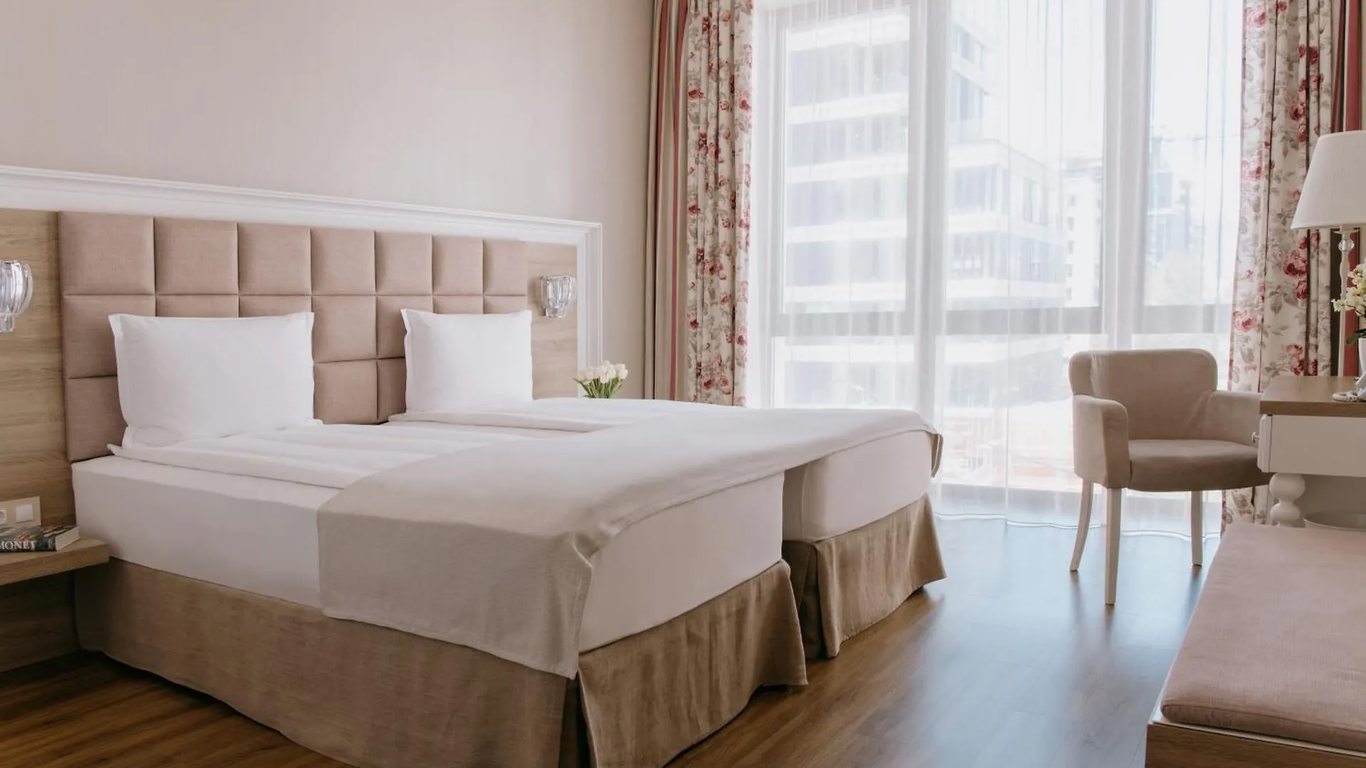 Impresamente Art Hotel Sofia 4*,